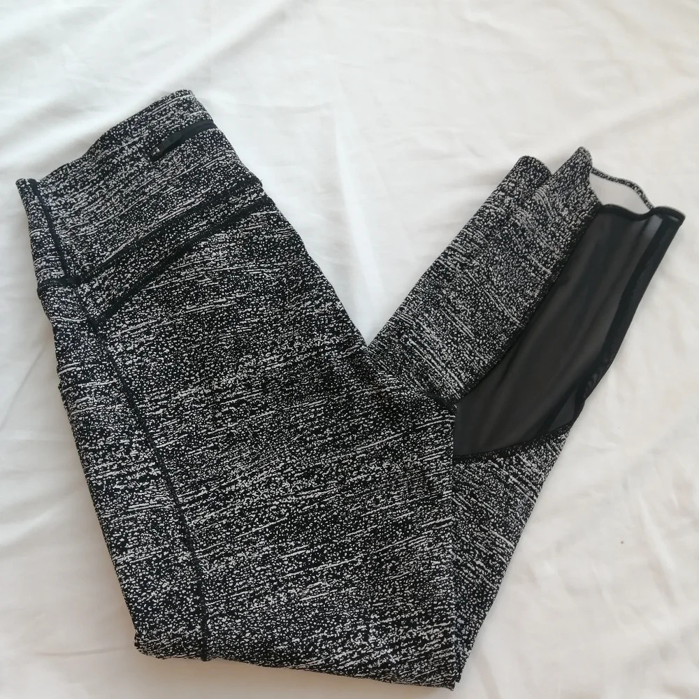 Lululemon Pace Perfect 25 Inch Leggings Mesh Cutouts White Black Size 10